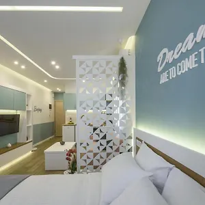 he-half-root-suite-in-the-heart-of-city-center.hotels-of-thessaloniki.com/