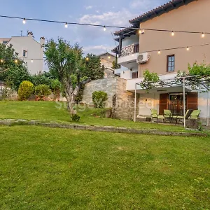 traditional-apartment-part-of-a-detached-villa-on-a.hotels-of-thessaloniki.com/